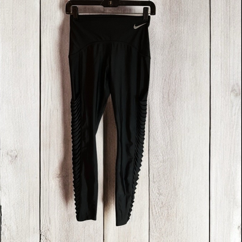 Nike dri-fit 7/8 length leggings - Small